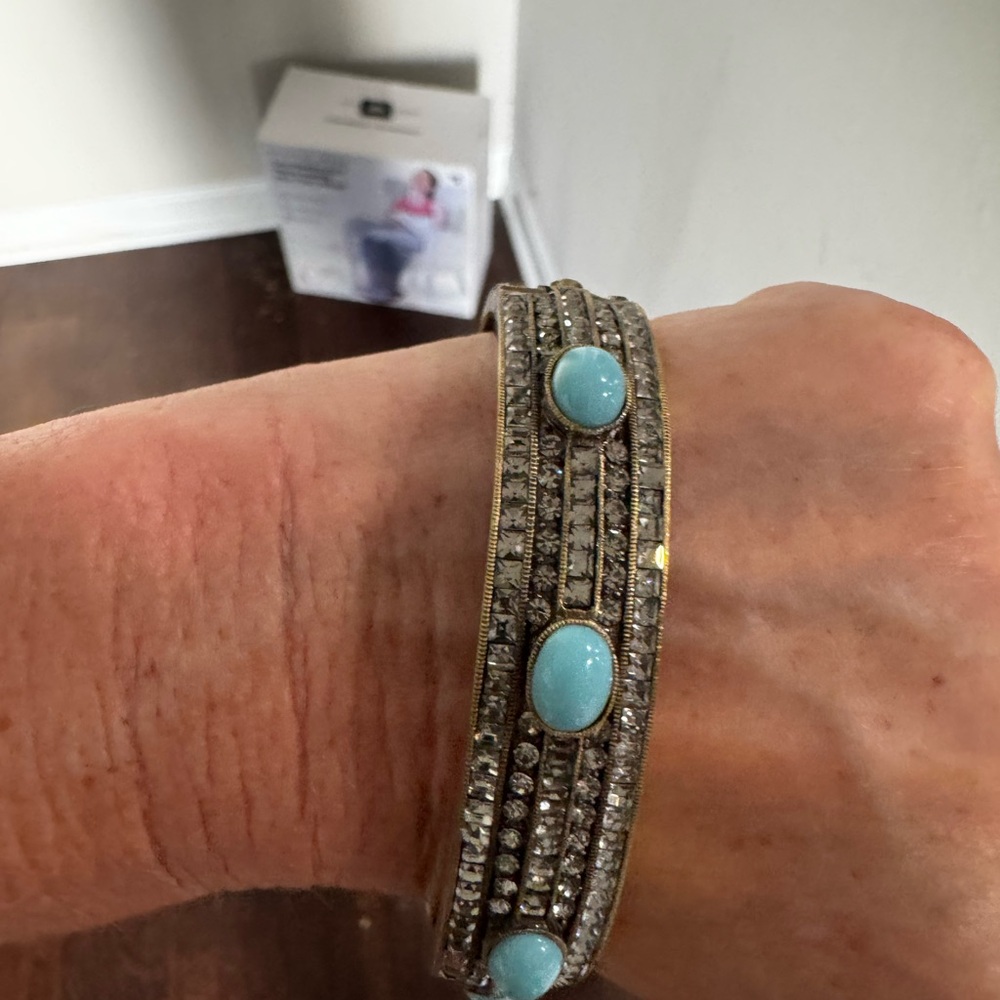 Heidi Daus Elegant Turquoise and Silver Bracelet - Picture 7 of 13